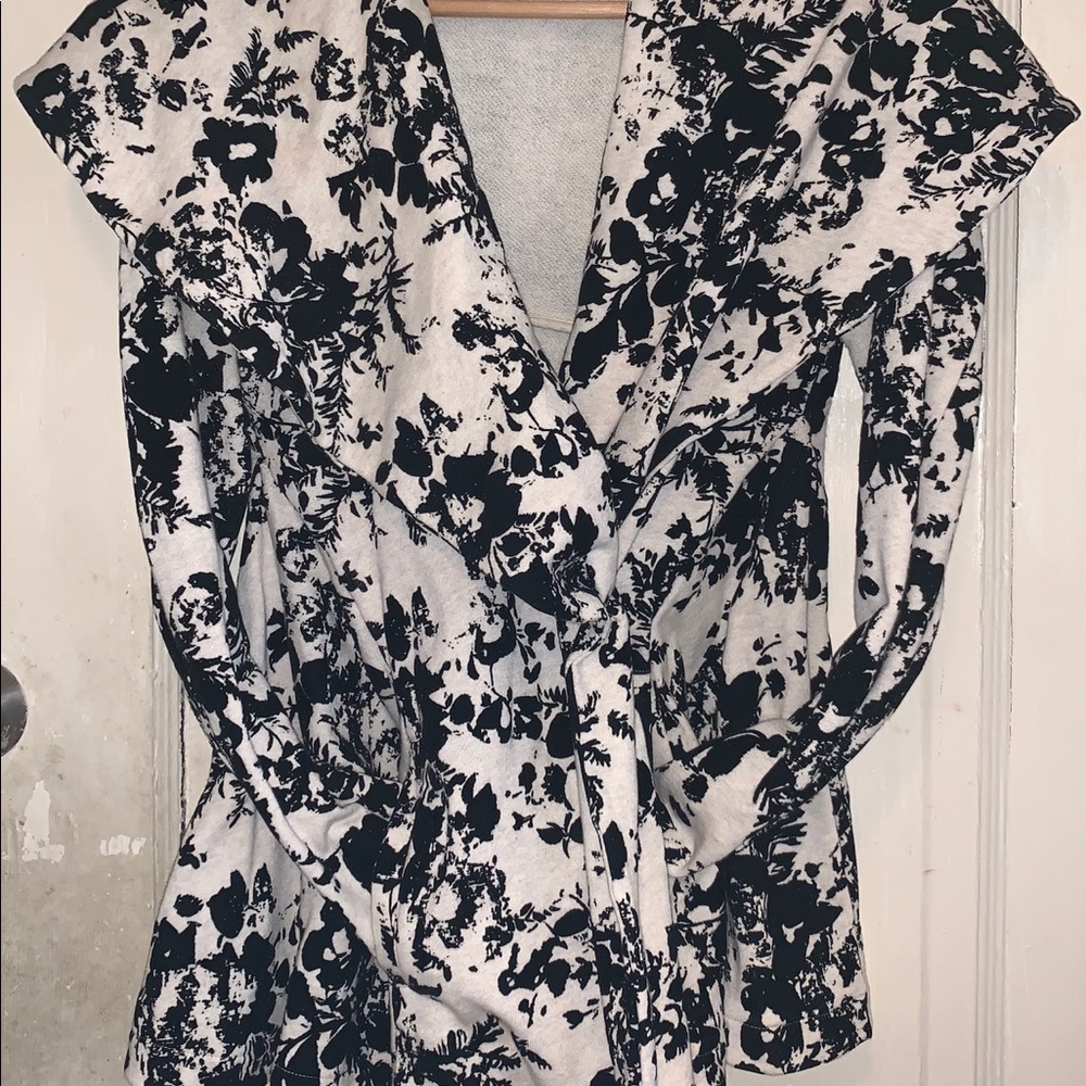 FREE PEOPLE Black/White Flower Wrap Around Top M